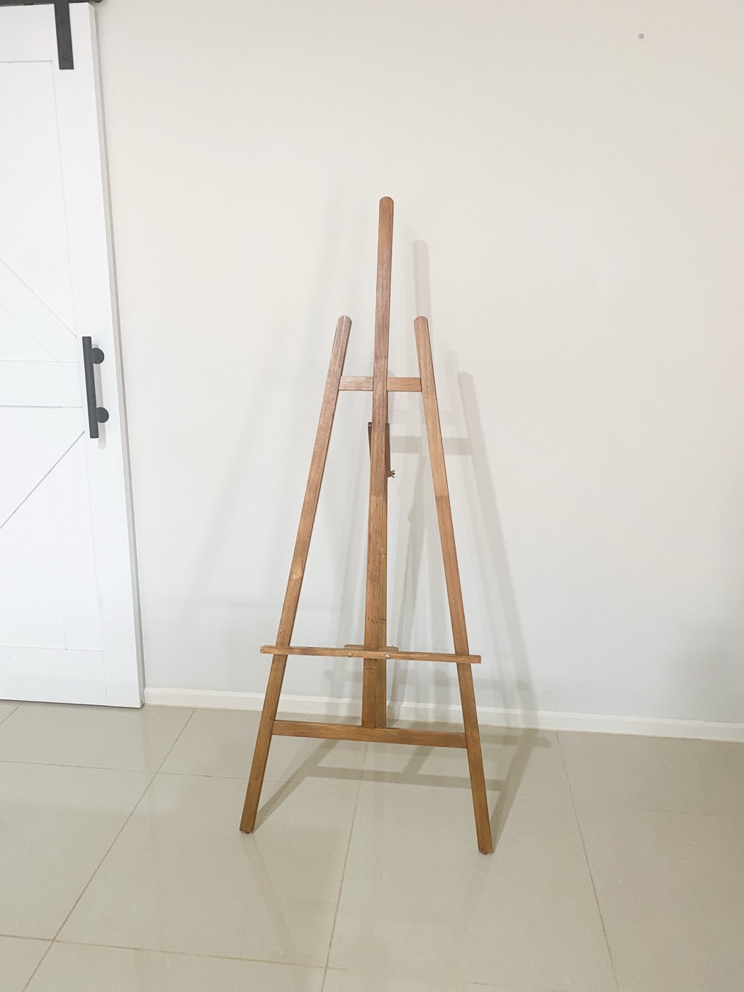 Medium Stained Timber Easel